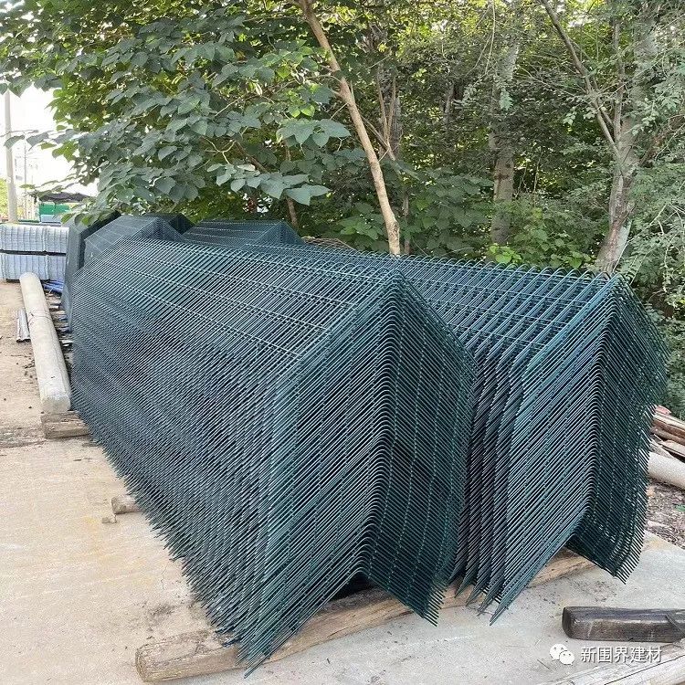 三角折弯护栏网，安全与美学的完美结合