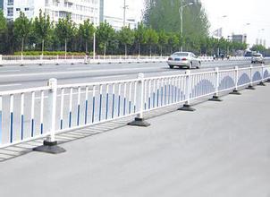 马路护栏网价格解析，从材质、规格到安装的全面考量