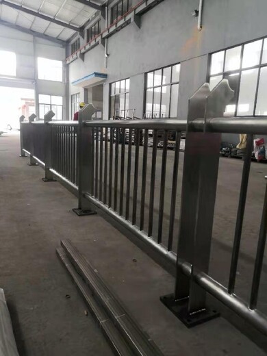 护栏网工程施工方案详解，从设计到验收的全面指南
