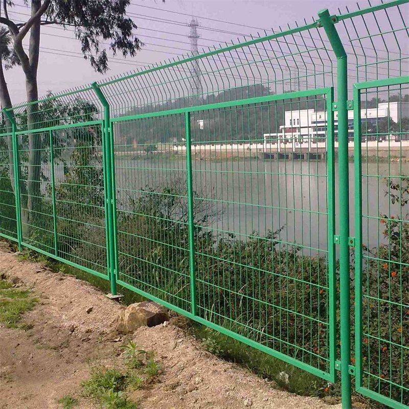 河道垃圾围栏网与护栏网施工方案，守护水清岸绿，共筑绿色生态屏障